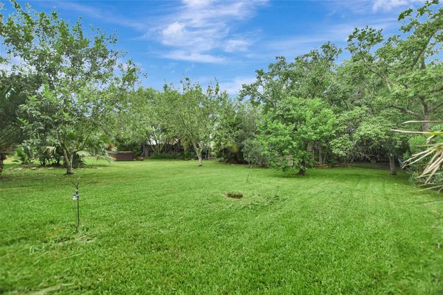1035 16th Street, Dickinson, TX 77539