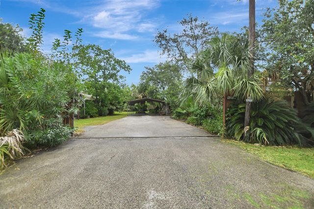 1035 16th Street, Dickinson, TX 77539