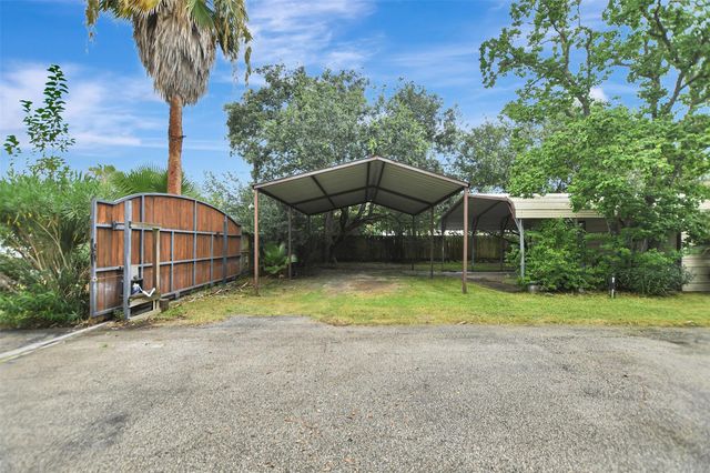 1035 16th Street, Dickinson, TX 77539