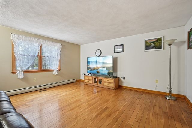 460 Shawsheen Ave, Wilmington, MA 01887