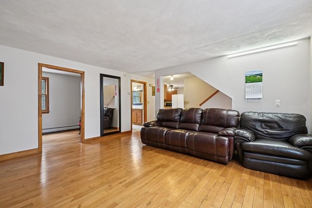 460 Shawsheen Ave, Wilmington, MA 01887