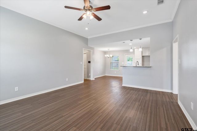 415 Harrell Dr, Chandler, TX 75758