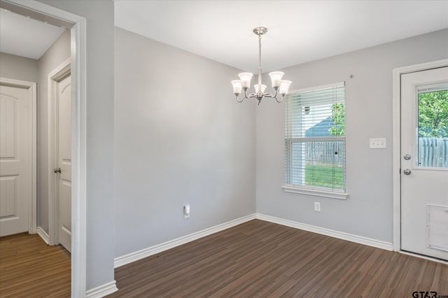 415 Harrell Dr, Chandler, TX 75758