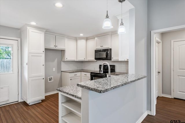 415 Harrell Dr, Chandler, TX 75758