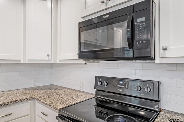 415 Harrell Dr, Chandler, TX 75758