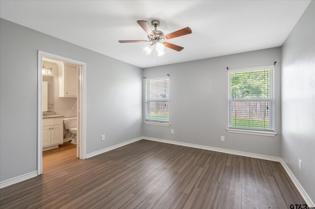 415 Harrell Dr, Chandler, TX 75758