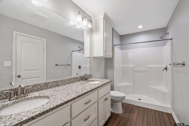 415 Harrell Dr, Chandler, TX 75758