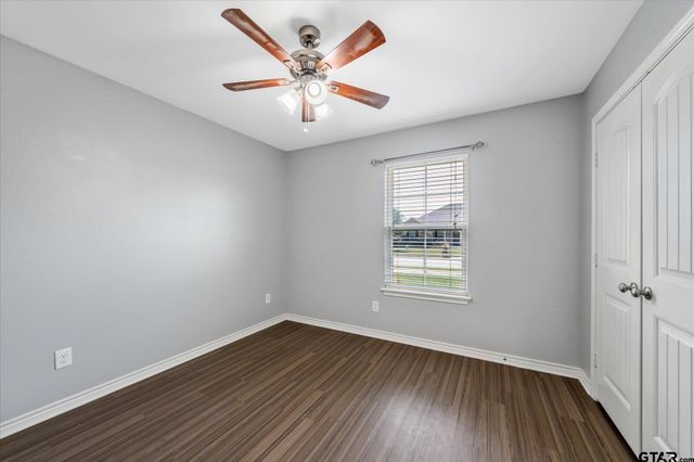 415 Harrell Dr, Chandler, TX 75758