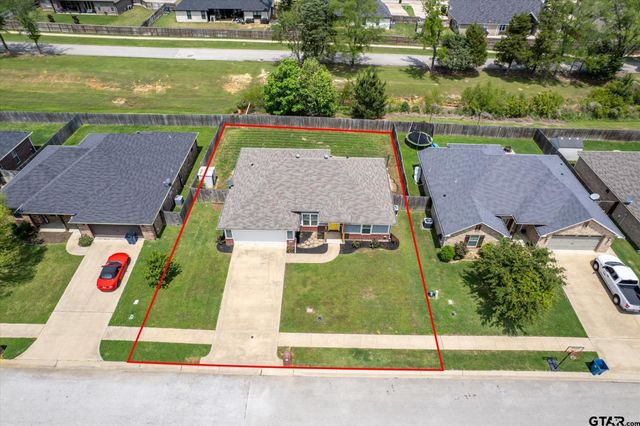 415 Harrell Dr, Chandler, TX 75758
