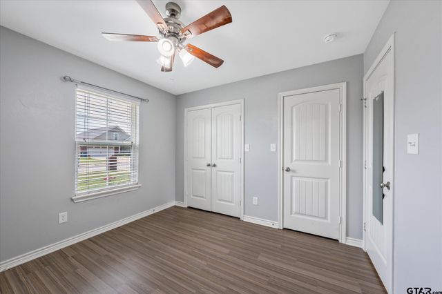 415 Harrell Dr, Chandler, TX 75758