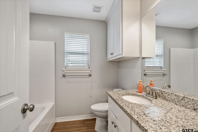 415 Harrell Dr, Chandler, TX 75758