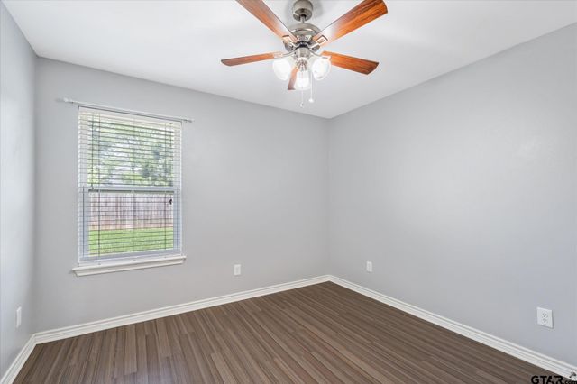415 Harrell Dr, Chandler, TX 75758