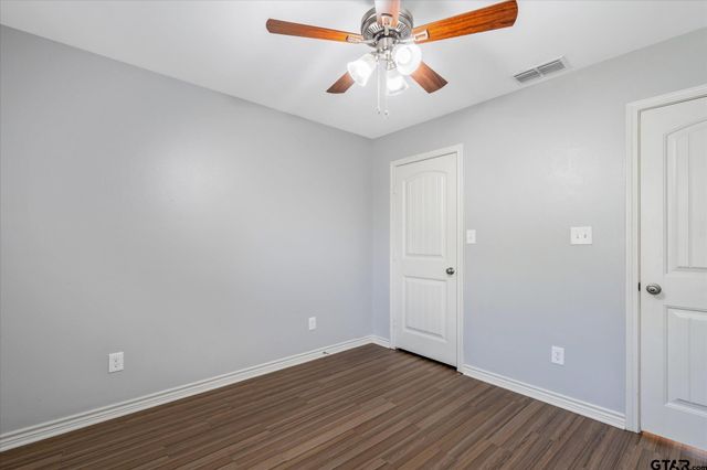 415 Harrell Dr, Chandler, TX 75758