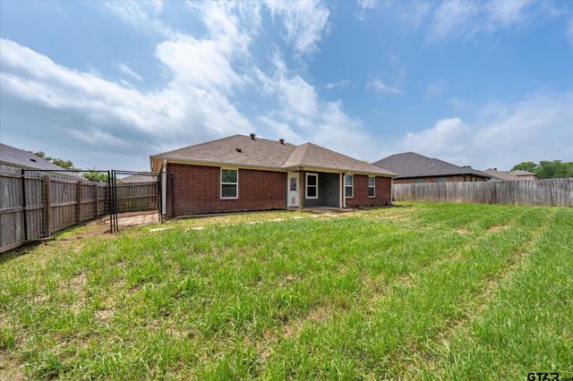 415 Harrell Dr, Chandler, TX 75758
