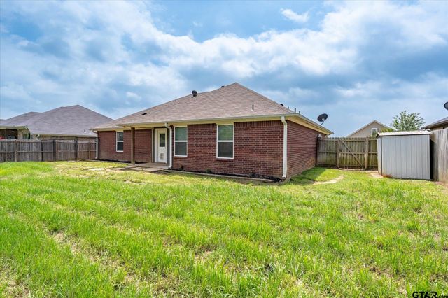 415 Harrell Dr, Chandler, TX 75758