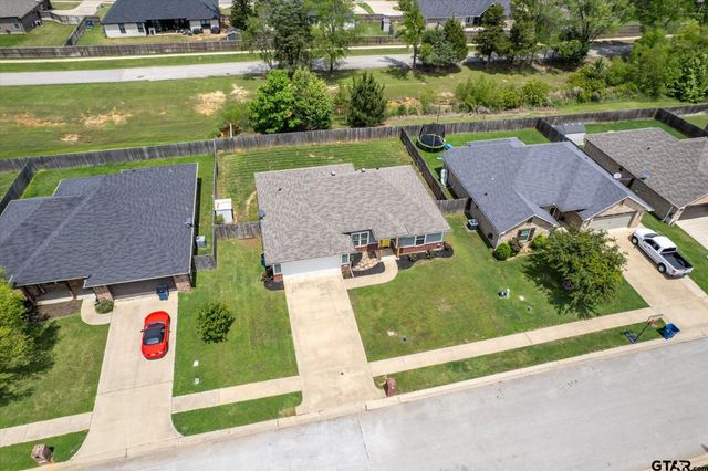 415 Harrell Dr, Chandler, TX 75758