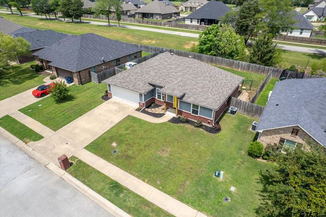 415 Harrell Dr, Chandler, TX 75758