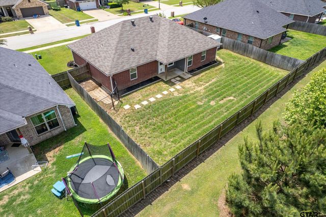 415 Harrell Dr, Chandler, TX 75758