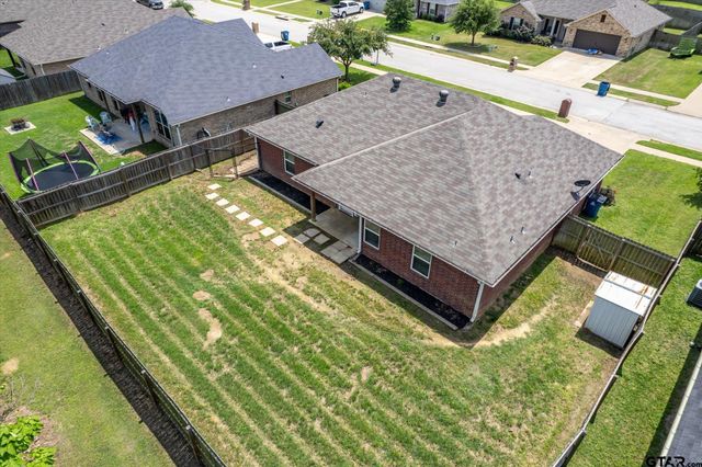 415 Harrell Dr, Chandler, TX 75758