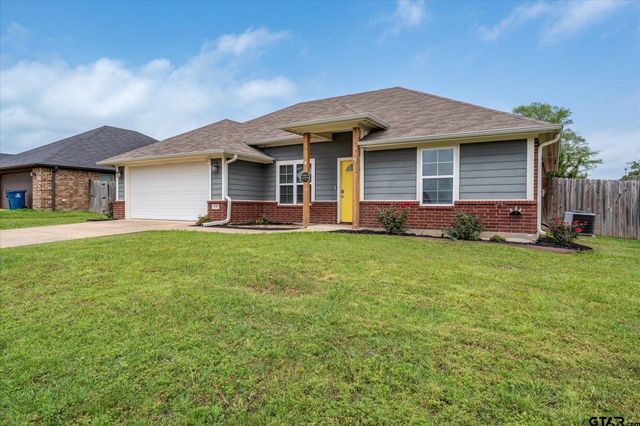 415 Harrell Dr, Chandler, TX 75758
