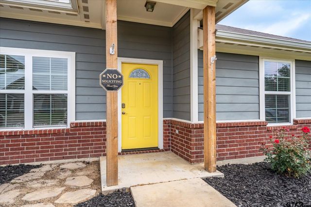 415 Harrell Dr, Chandler, TX 75758