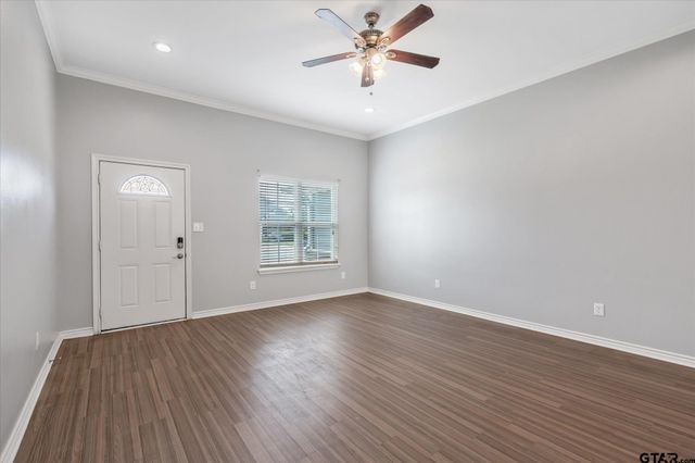 415 Harrell Dr, Chandler, TX 75758