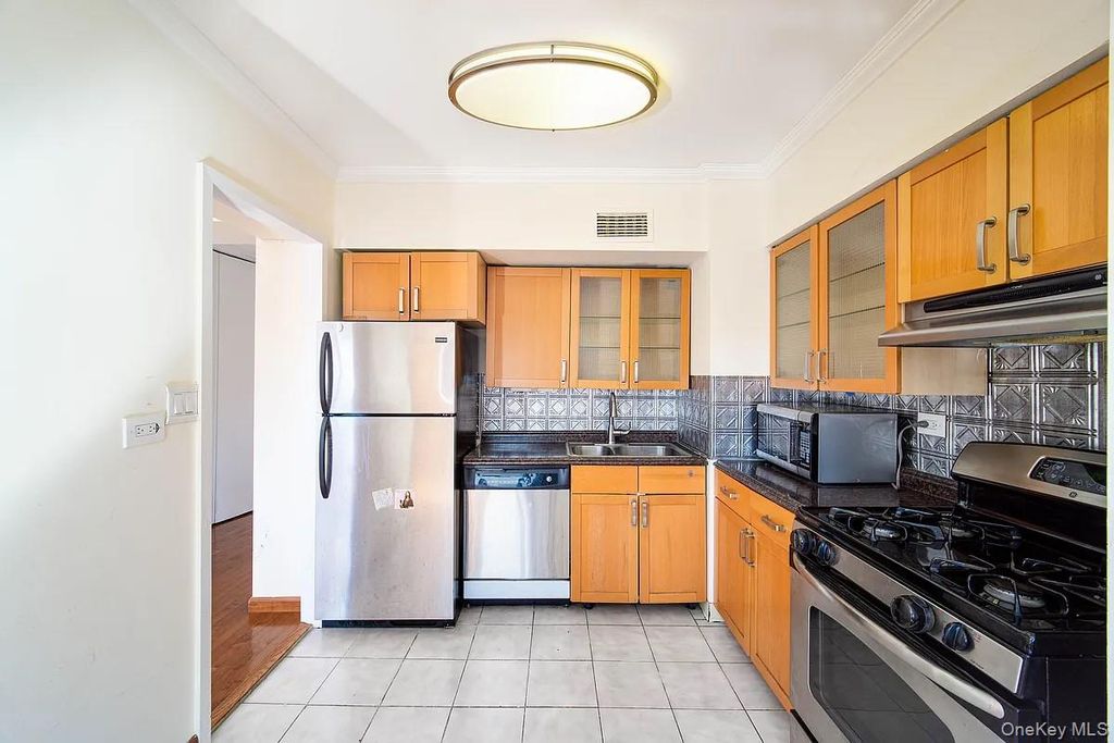 119-49 Union Turnpike 6C, Forest Hills, NY 11375 — exterior
