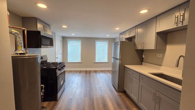 2235 W 21st Place B, Chicago, IL 60608