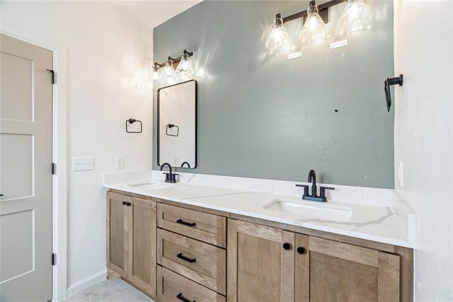 11725 NW 105th Street, Yukon, OK 73099