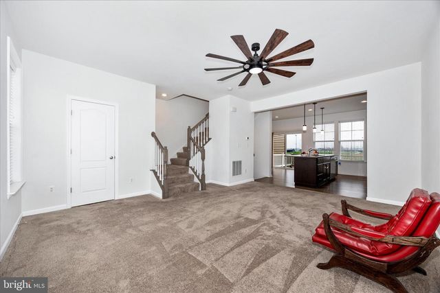 205 UNION RIDGE DR, Charles Town, WV 25414