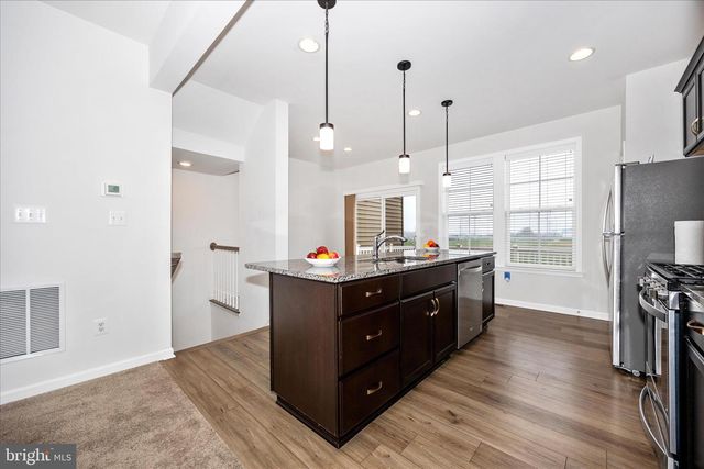205 UNION RIDGE DR, Charles Town, WV 25414