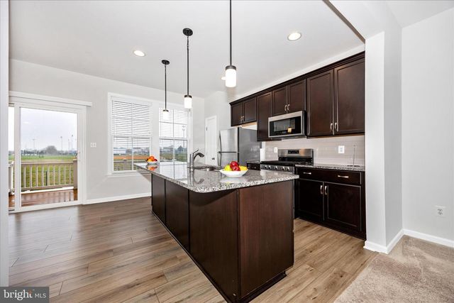 205 UNION RIDGE DR, Charles Town, WV 25414