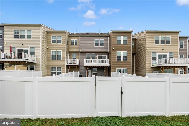 205 UNION RIDGE DR, Charles Town, WV 25414