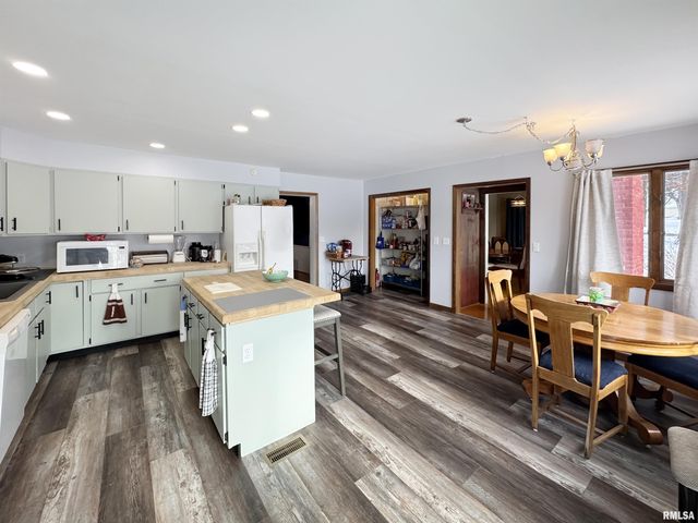 307 NW CROSS Street, Mt Sterling, IL 62353