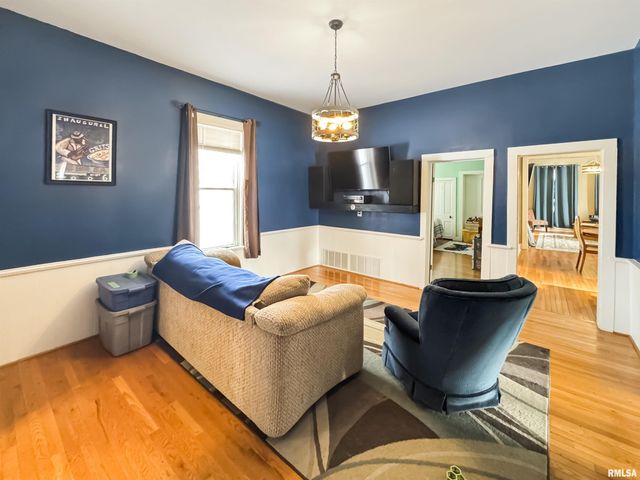 307 NW CROSS Street, Mt Sterling, IL 62353