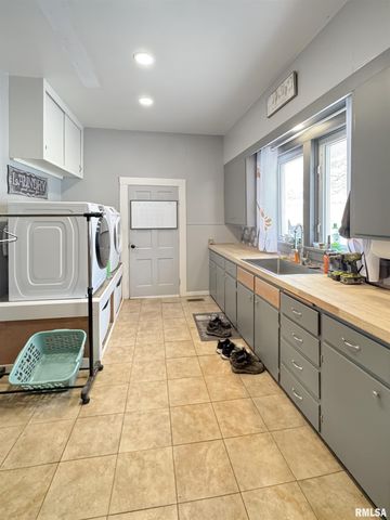 307 NW CROSS Street, Mt Sterling, IL 62353