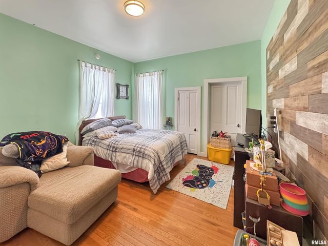 307 NW CROSS Street, Mt Sterling, IL 62353