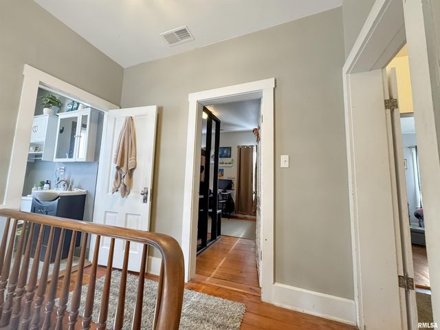 307 NW CROSS Street, Mt Sterling, IL 62353