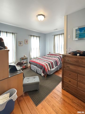 307 NW CROSS Street, Mt Sterling, IL 62353