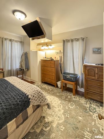 307 NW CROSS Street, Mt Sterling, IL 62353