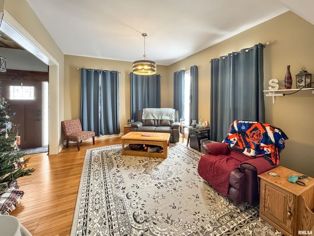 307 NW CROSS Street, Mt Sterling, IL 62353