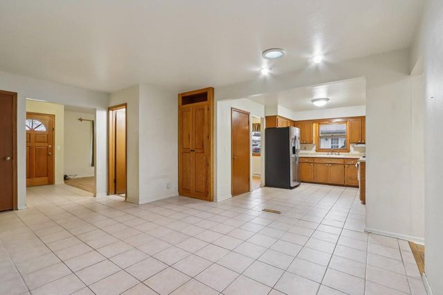 1705 Chapman DRIVE, Waukesha, WI 53189