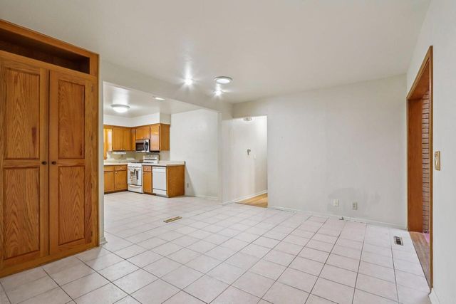 1705 Chapman DRIVE, Waukesha, WI 53189