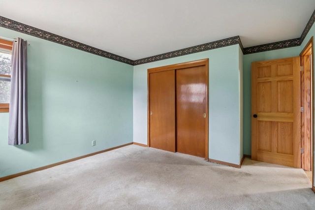 1705 Chapman DRIVE, Waukesha, WI 53189