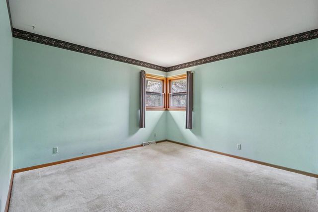 1705 Chapman DRIVE, Waukesha, WI 53189