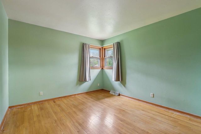 1705 Chapman DRIVE, Waukesha, WI 53189