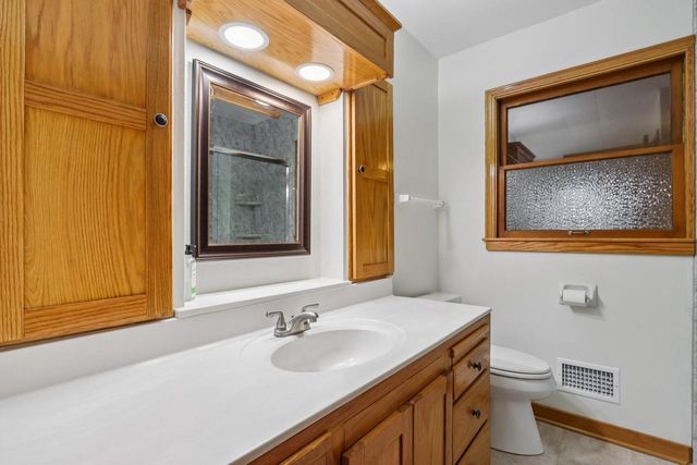 1705 Chapman DRIVE, Waukesha, WI 53189