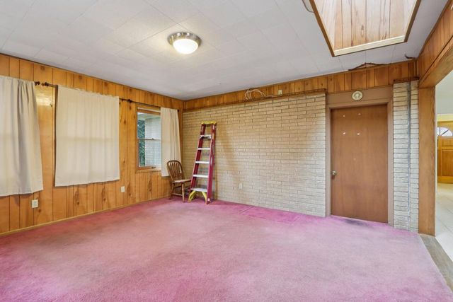 1705 Chapman DRIVE, Waukesha, WI 53189