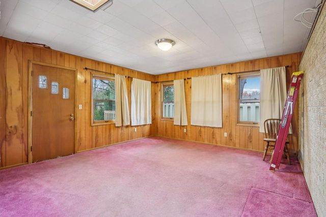 1705 Chapman DRIVE, Waukesha, WI 53189