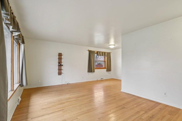 1705 Chapman DRIVE, Waukesha, WI 53189